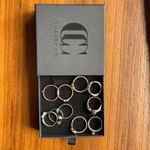 Box of Assorted Rings (Gold/ Silver)